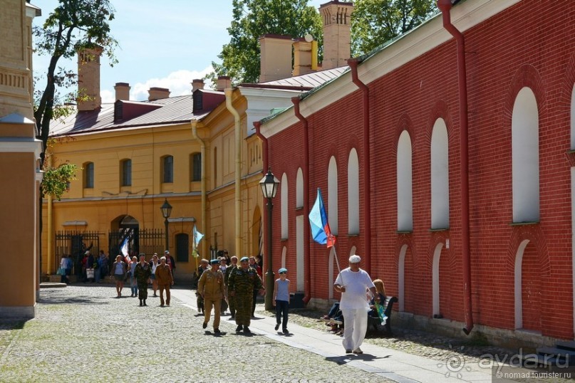 Налетела грусть, что ж пойду пройдусь...