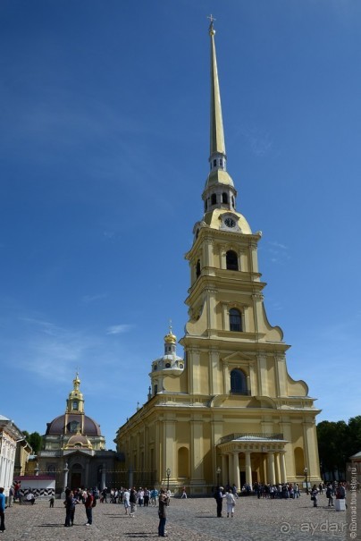 Налетела грусть, что ж пойду пройдусь...