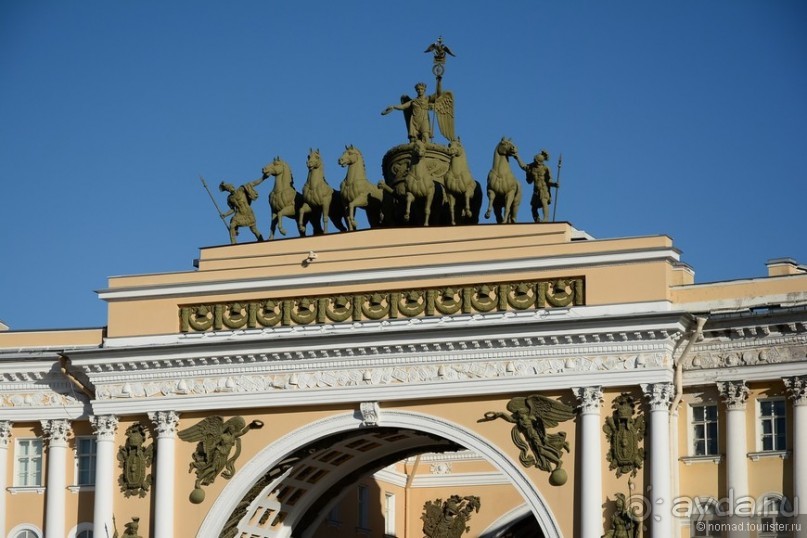 Налетела грусть, что ж пойду пройдусь...