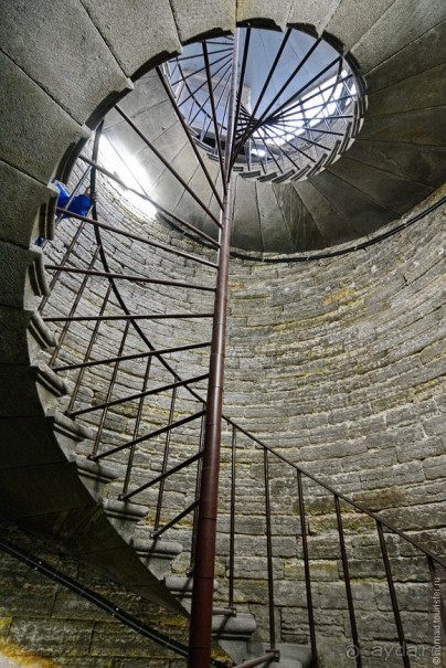 Налетела грусть, что ж пойду пройдусь...