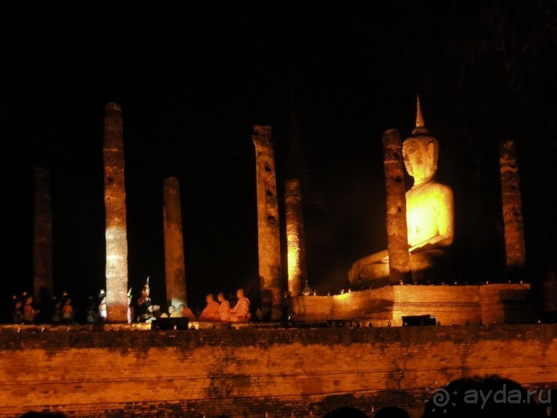 Праздник Лои Кратонг в древнем Сукхотае