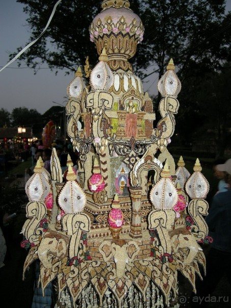 Праздник Лои Кратонг в древнем Сукхотае