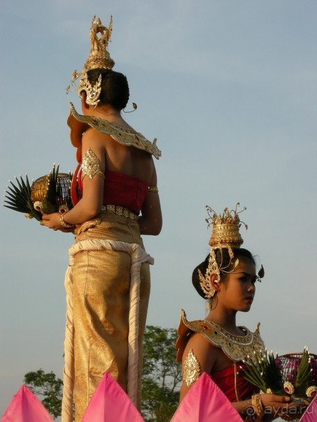 Праздник Лои Кратонг в древнем Сукхотае