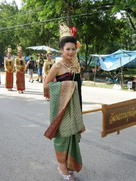 Праздник Лои Кратонг в древнем Сукхотае