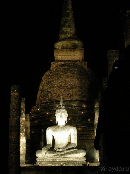 Праздник Лои Кратонг в древнем Сукхотае