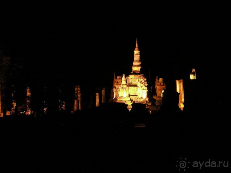 Праздник Лои Кратонг в древнем Сукхотае