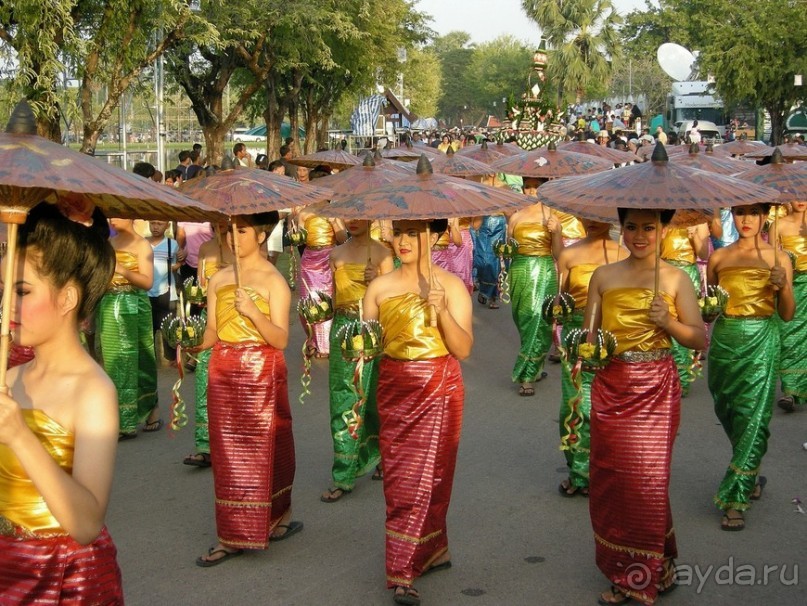 Праздник Лои Кратонг в древнем Сукхотае