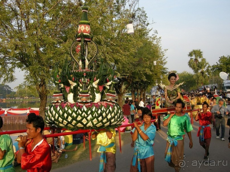 Праздник Лои Кратонг в древнем Сукхотае