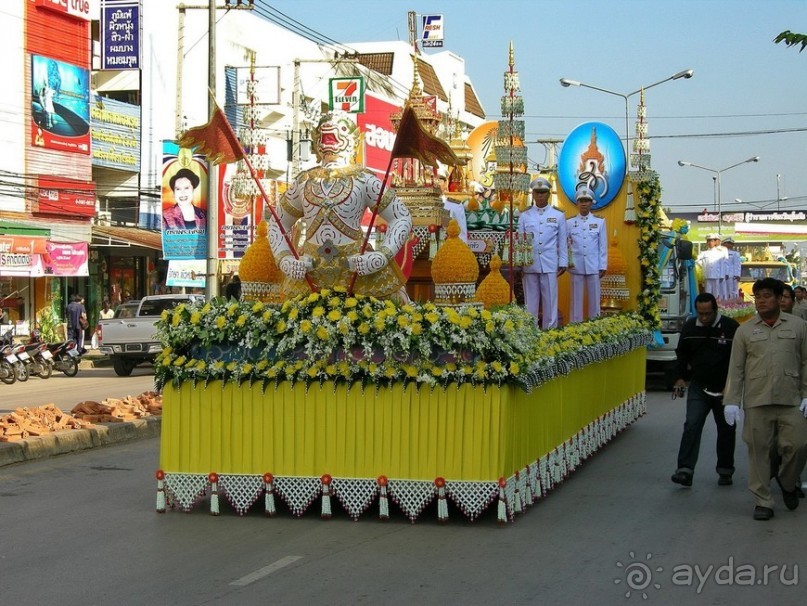 Праздник Лои Кратонг в древнем Сукхотае