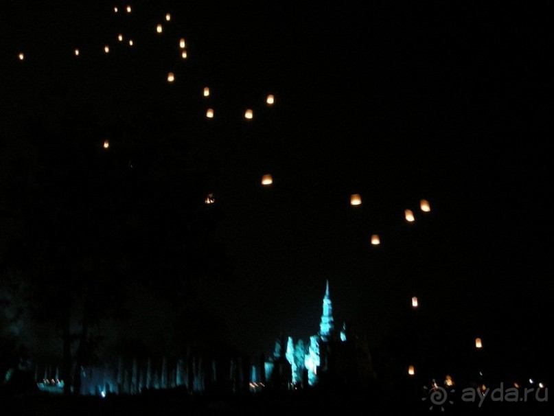 Праздник Лои Кратонг в древнем Сукхотае