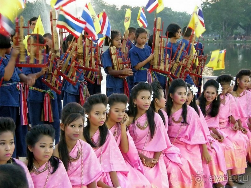 Праздник Лои Кратонг в древнем Сукхотае