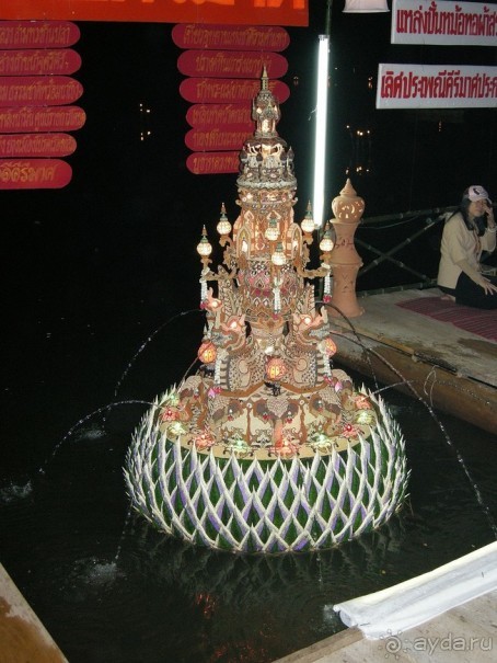 Праздник Лои Кратонг в древнем Сукхотае