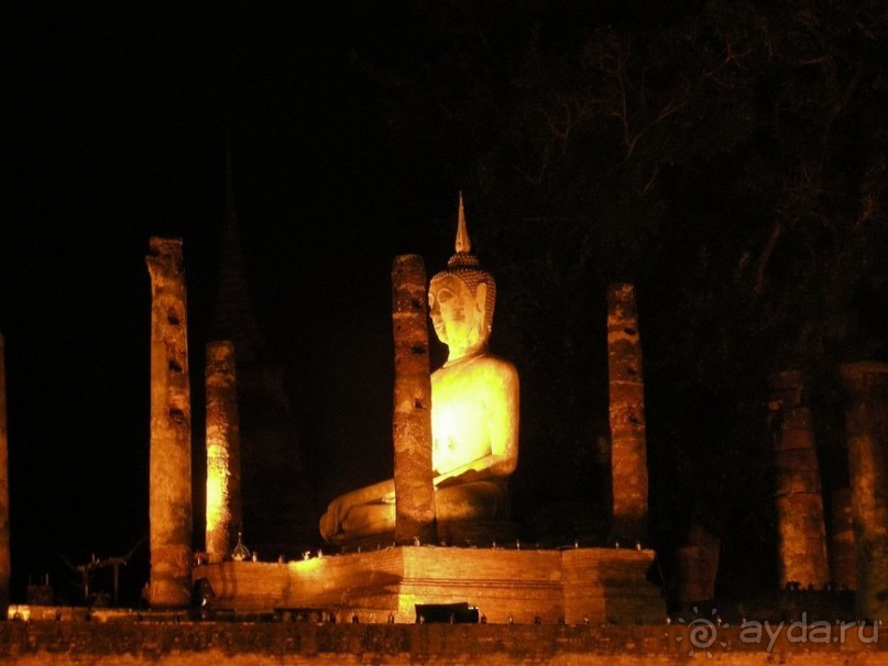 Праздник Лои Кратонг в древнем Сукхотае