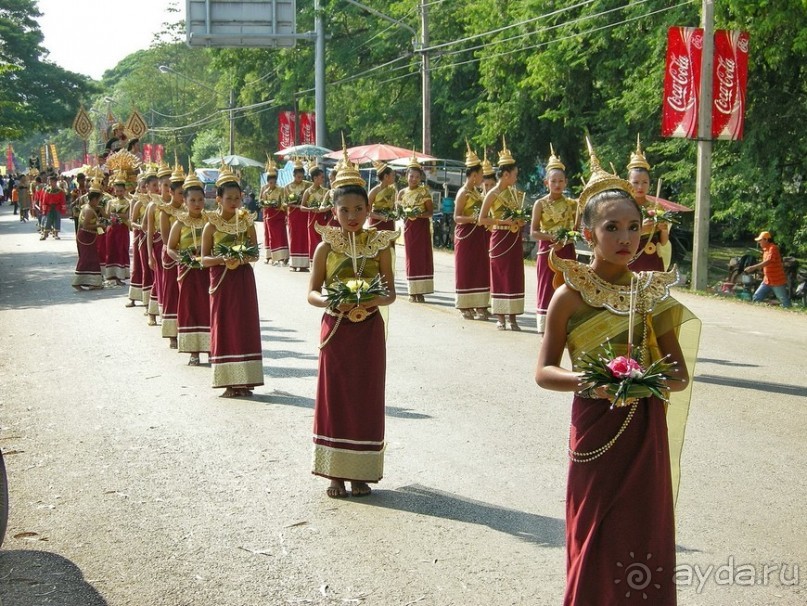 Праздник Лои Кратонг в древнем Сукхотае