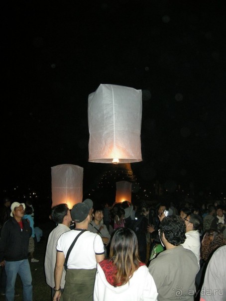 Праздник Лои Кратонг в древнем Сукхотае