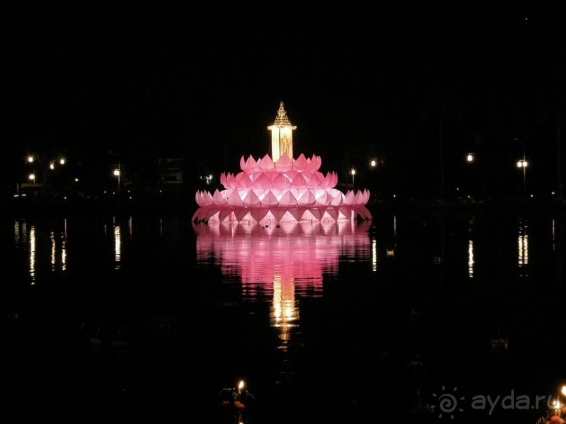 Праздник Лои Кратонг в древнем Сукхотае