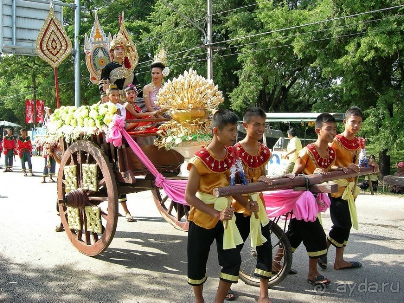 Праздник Лои Кратонг в древнем Сукхотае