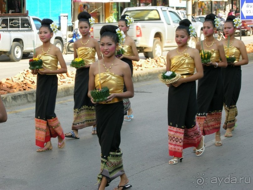 Праздник Лои Кратонг в древнем Сукхотае