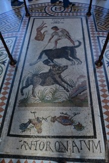 Замок Шантийи, Париж