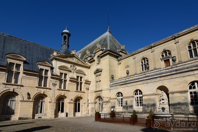 Замок Шантийи, Париж