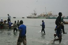 Скучный Банжул и его весьма нетривиальное кладбище