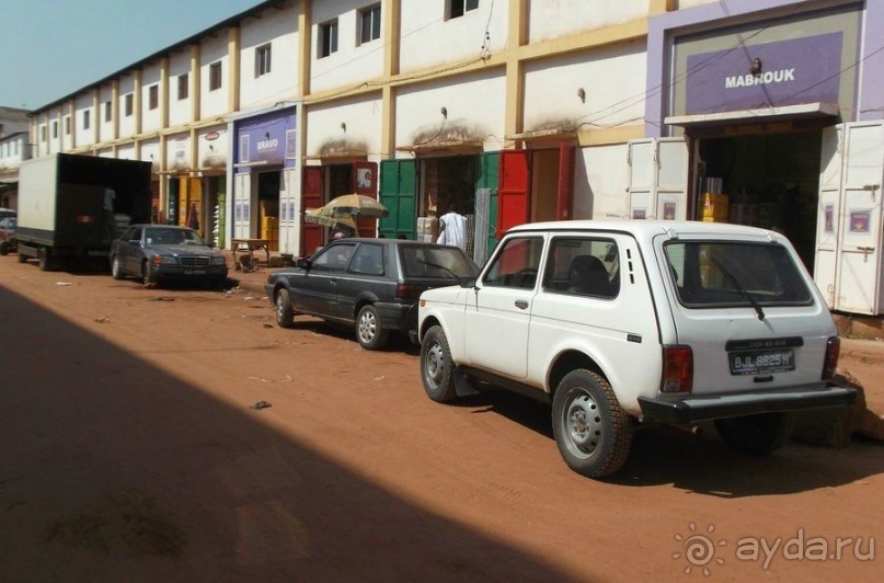 Скучный Банжул и его весьма нетривиальное кладбище