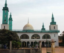 Мусорная столица. Гуляю по Конакри