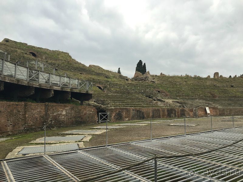   Амфитеатр Флавия в Поццуоли