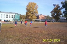 Мирно уживаются церковь Святых Петра и Павла, и стадиона Буревестник в Самаре