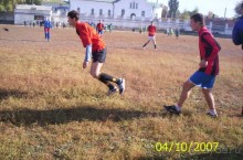 Мирно уживаются церковь Святых Петра и Павла, и стадиона Буревестник в Самаре