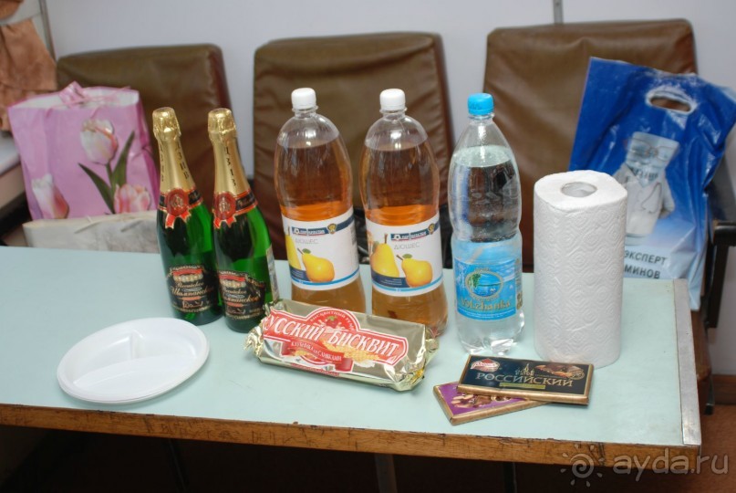 На теплоходе музыка играет