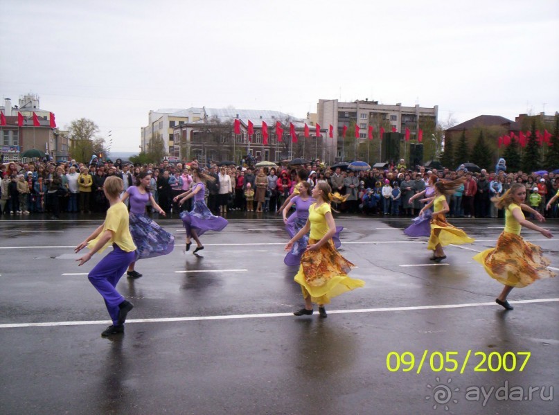 Парад Победы на площади Куйбышева в Самаре (самой большой площади в Европе).