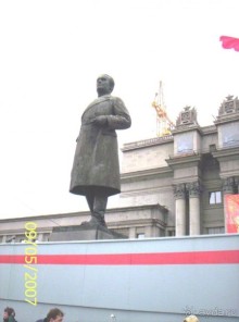 Парад Победы на площади Куйбышева в Самаре (самой большой площади в Европе).