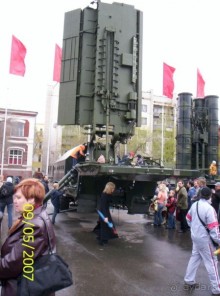 Парад Победы на площади Куйбышева в Самаре (самой большой площади в Европе).