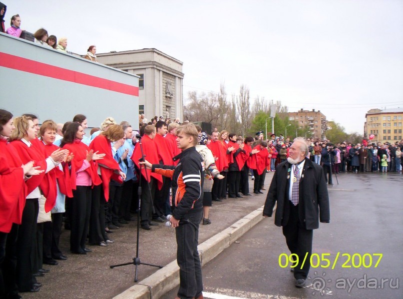 Парад Победы на площади Куйбышева в Самаре (самой большой площади в Европе).
