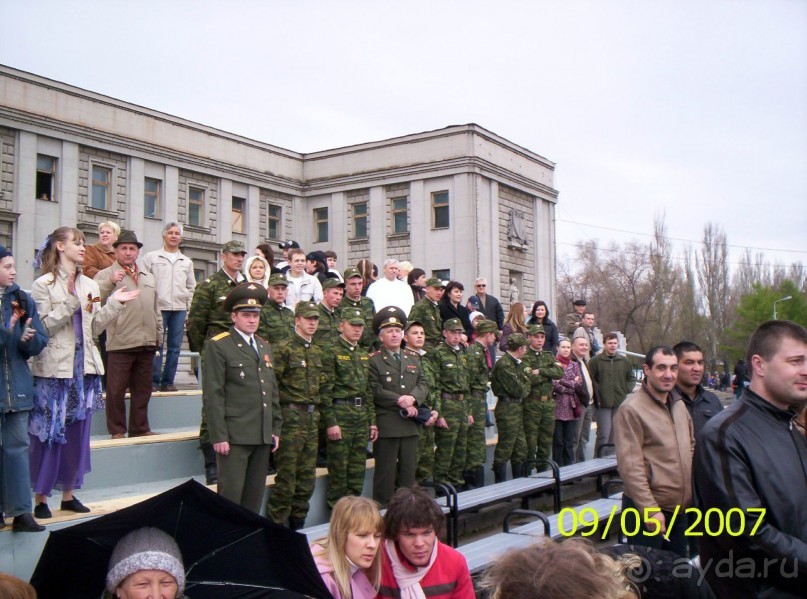 Парад Победы на площади Куйбышева в Самаре (самой большой площади в Европе).