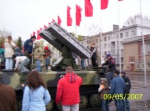 Парад Победы на площади Куйбышева в Самаре (самой большой площади в Европе).