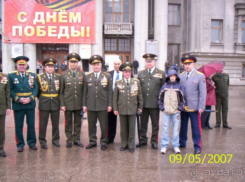 Парад Победы на площади Куйбышева в Самаре (самой большой площади в Европе).