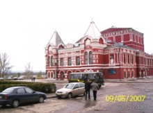 Парад Победы на площади Куйбышева в Самаре (самой большой площади в Европе).