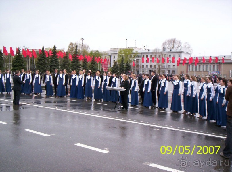 Парад Победы на площади Куйбышева в Самаре (самой большой площади в Европе).
