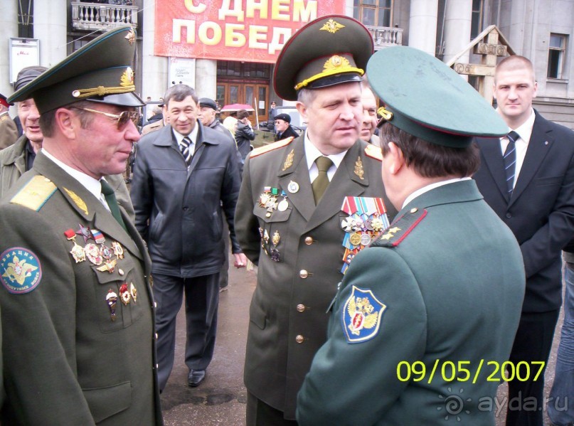 Парад Победы на площади Куйбышева в Самаре (самой большой площади в Европе).