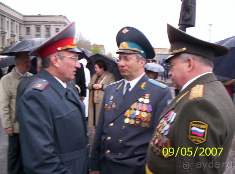 Парад Победы на площади Куйбышева в Самаре (самой большой площади в Европе).