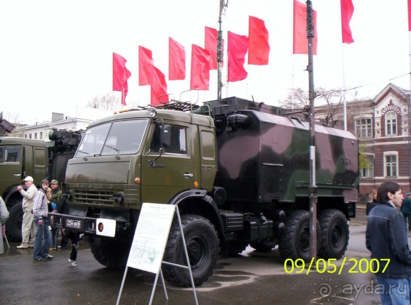 Парад Победы на площади Куйбышева в Самаре (самой большой площади в Европе).