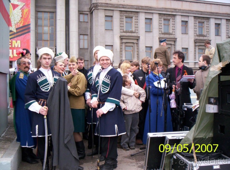 Парад Победы на площади Куйбышева в Самаре (самой большой площади в Европе).