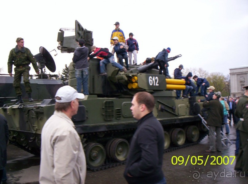 Парад Победы на площади Куйбышева в Самаре (самой большой площади в Европе).