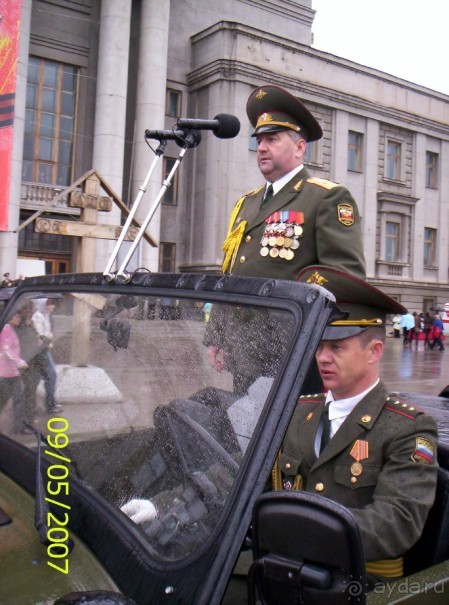 Парад Победы на площади Куйбышева в Самаре (самой большой площади в Европе).