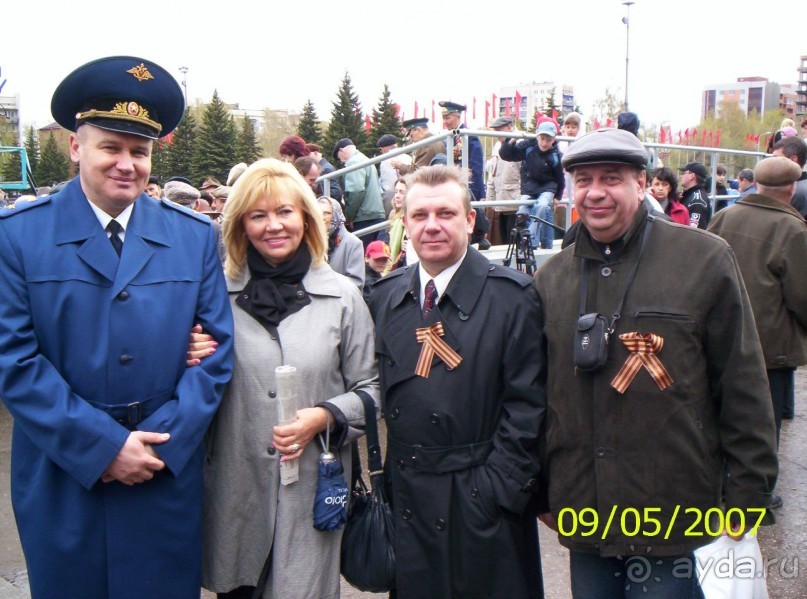 Парад Победы на площади Куйбышева в Самаре (самой большой площади в Европе).