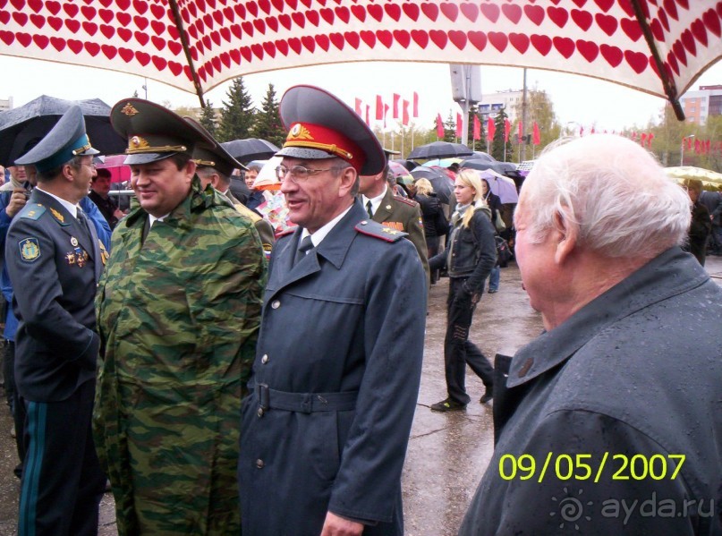 Парад Победы на площади Куйбышева в Самаре (самой большой площади в Европе).