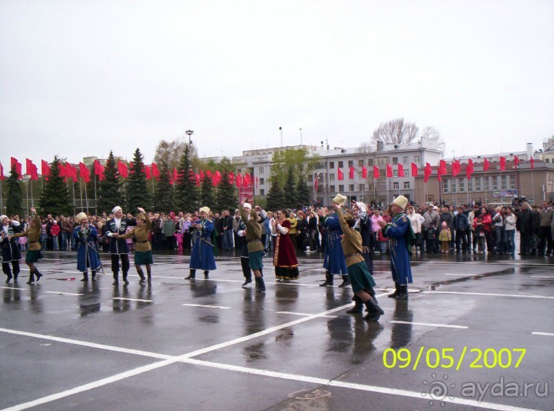 Парад Победы на площади Куйбышева в Самаре (самой большой площади в Европе).