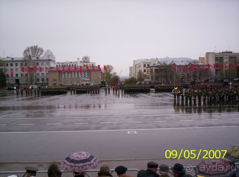 Парад Победы на площади Куйбышева в Самаре (самой большой площади в Европе).